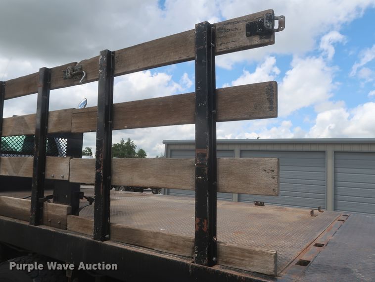 image for item IO9107 2008 Ford F650 Super Duty XL  flatbed truck