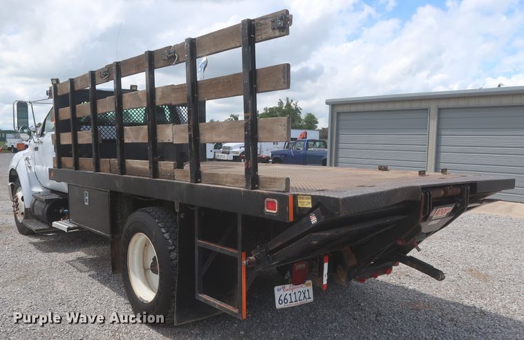 image for item IO9107 2008 Ford F650 Super Duty XL  flatbed truck