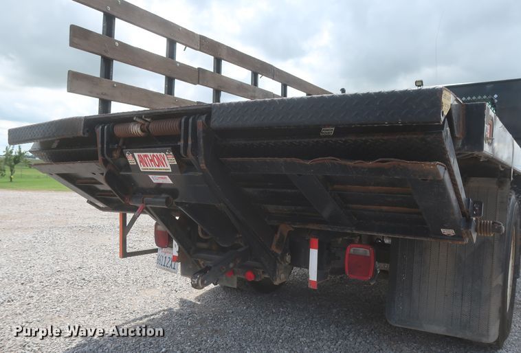 image for item IO9107 2008 Ford F650 Super Duty XL  flatbed truck