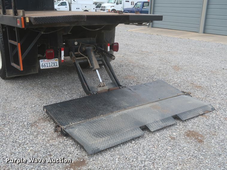image for item IO9107 2008 Ford F650 Super Duty XL  flatbed truck