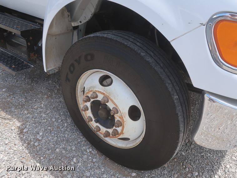 image for item IO9107 2008 Ford F650 Super Duty XL  flatbed truck