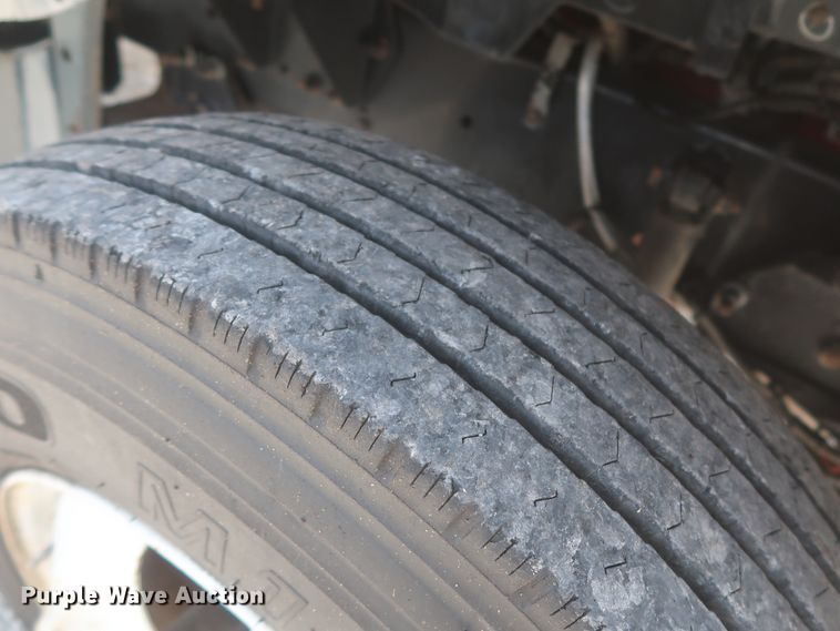 image for item IO9107 2008 Ford F650 Super Duty XL  flatbed truck