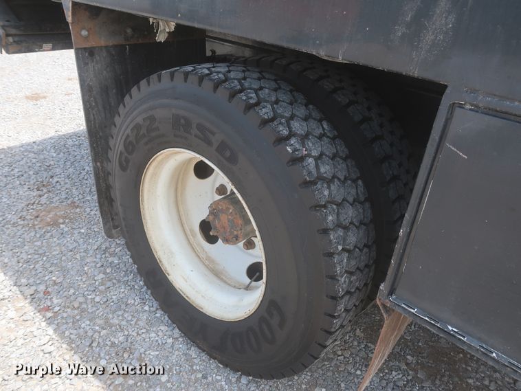 image for item IO9107 2008 Ford F650 Super Duty XL  flatbed truck