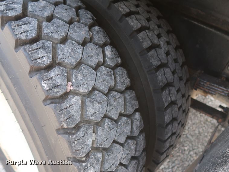 image for item IO9107 2008 Ford F650 Super Duty XL  flatbed truck