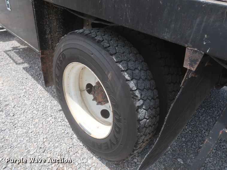 image for item IO9107 2008 Ford F650 Super Duty XL  flatbed truck