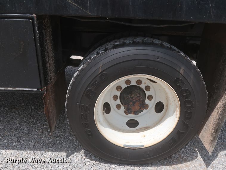 image for item IO9107 2008 Ford F650 Super Duty XL  flatbed truck