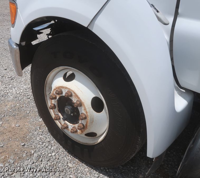 image for item IO9107 2008 Ford F650 Super Duty XL  flatbed truck