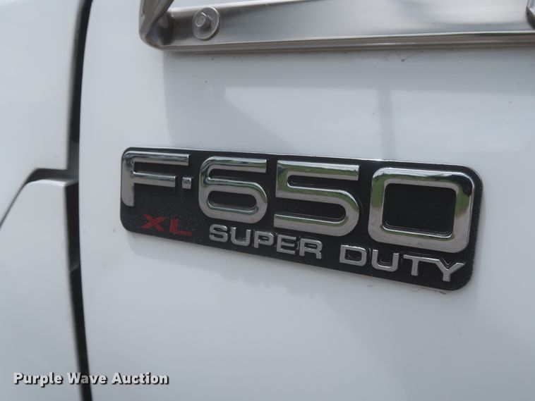 image for item IO9107 2008 Ford F650 Super Duty XL  flatbed truck