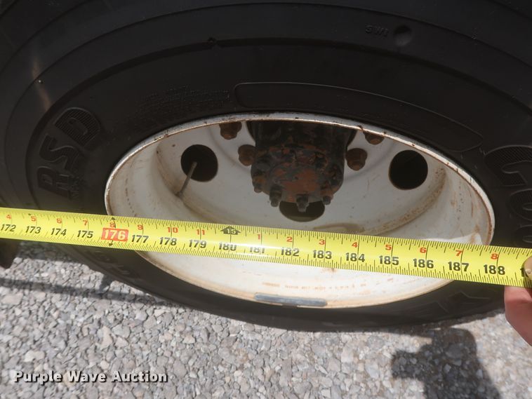 image for item IO9107 2008 Ford F650 Super Duty XL  flatbed truck