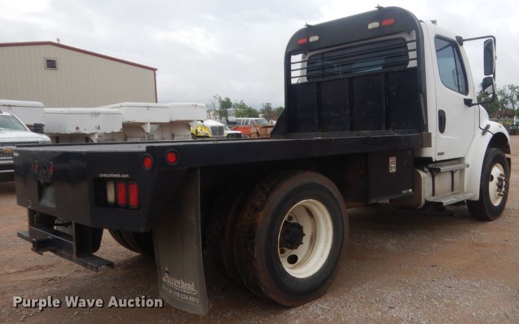 image for item IP9821 2007 Freightliner Business Class M2  flatbed truck