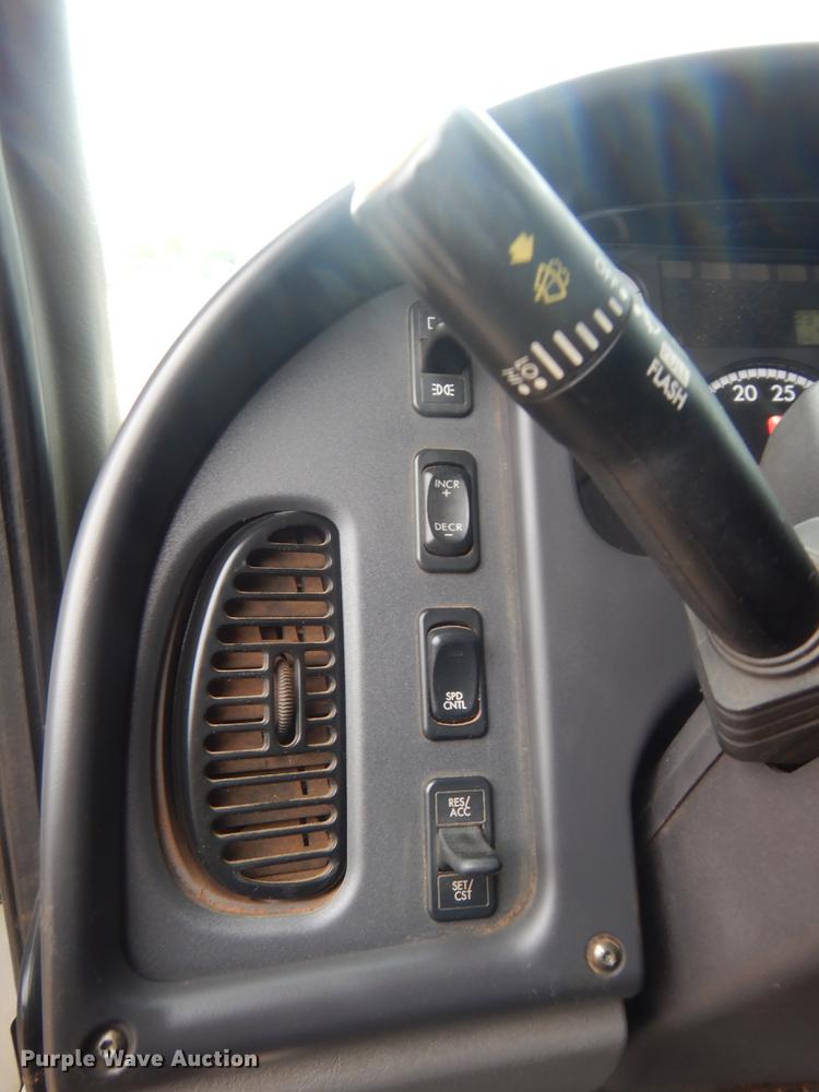 image for item IP9821 2007 Freightliner Business Class M2  flatbed truck