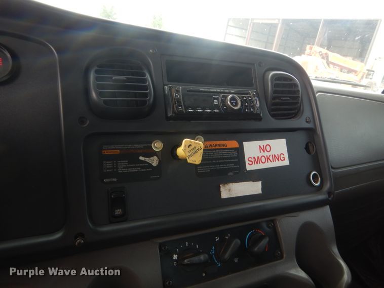 image for item IP9821 2007 Freightliner Business Class M2  flatbed truck