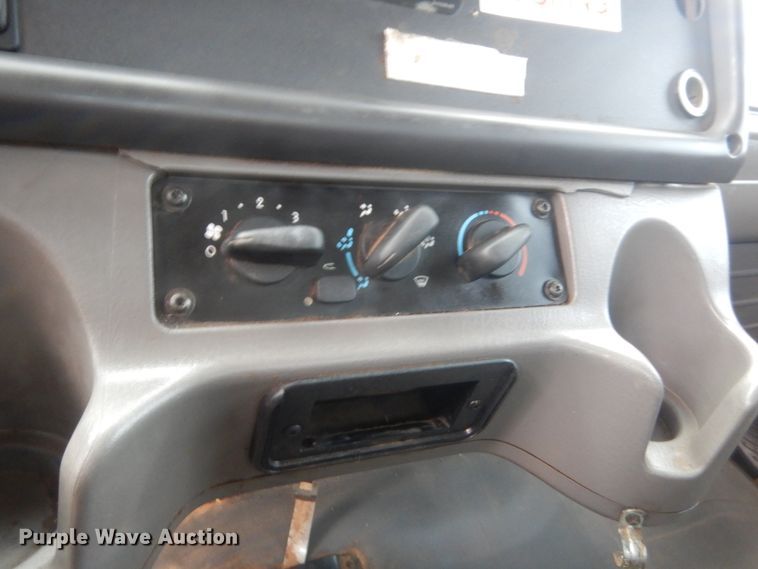 image for item IP9821 2007 Freightliner Business Class M2  flatbed truck