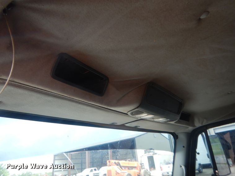 image for item IP9821 2007 Freightliner Business Class M2  flatbed truck