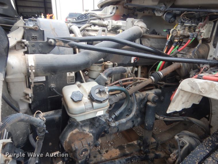 image for item IP9821 2007 Freightliner Business Class M2  flatbed truck