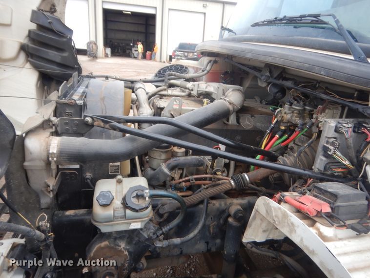 image for item IP9821 2007 Freightliner Business Class M2  flatbed truck