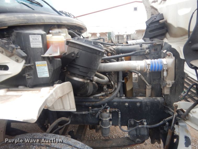 image for item IP9821 2007 Freightliner Business Class M2  flatbed truck