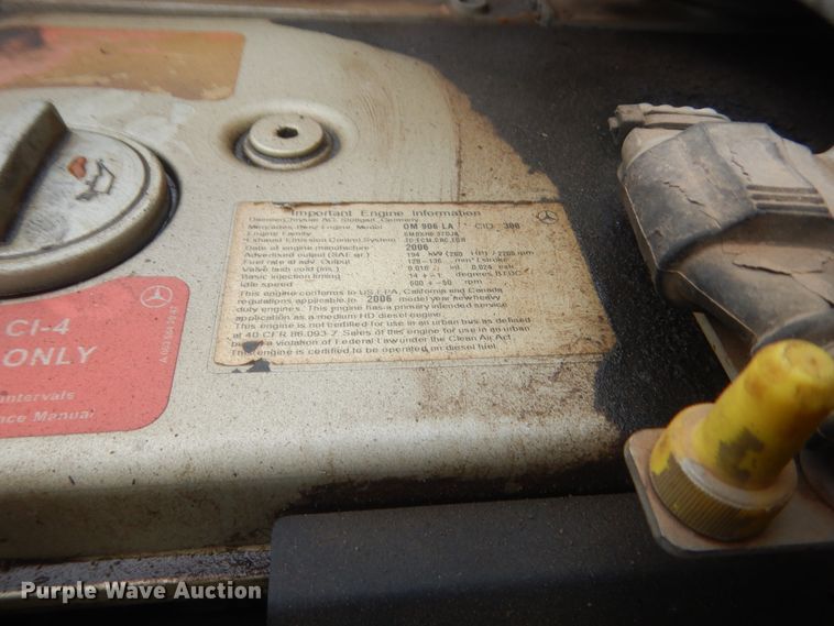 image for item IP9821 2007 Freightliner Business Class M2  flatbed truck