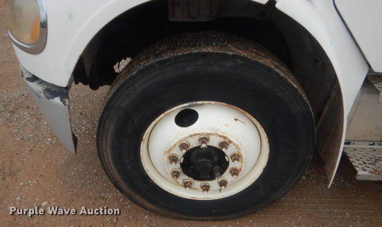 image for item IP9821 2007 Freightliner Business Class M2  flatbed truck