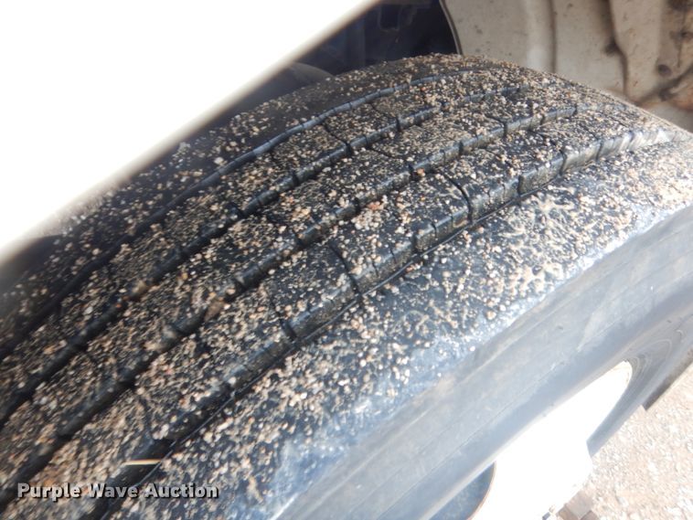 image for item IP9821 2007 Freightliner Business Class M2  flatbed truck