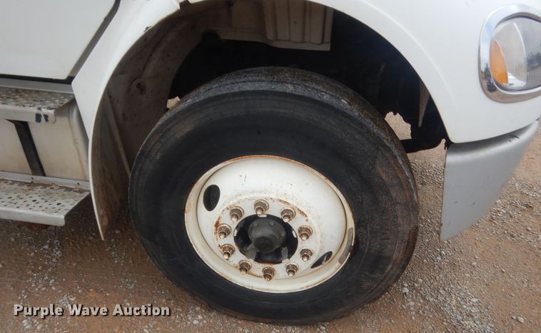 image for item IP9821 2007 Freightliner Business Class M2  flatbed truck