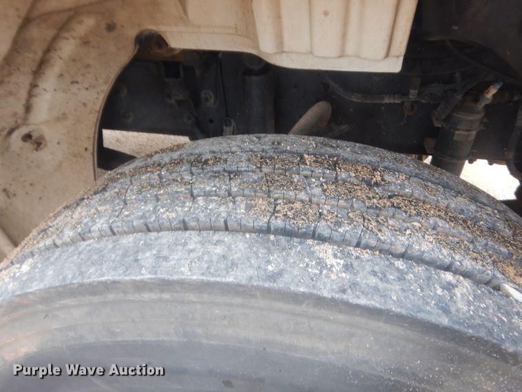 image for item IP9821 2007 Freightliner Business Class M2  flatbed truck