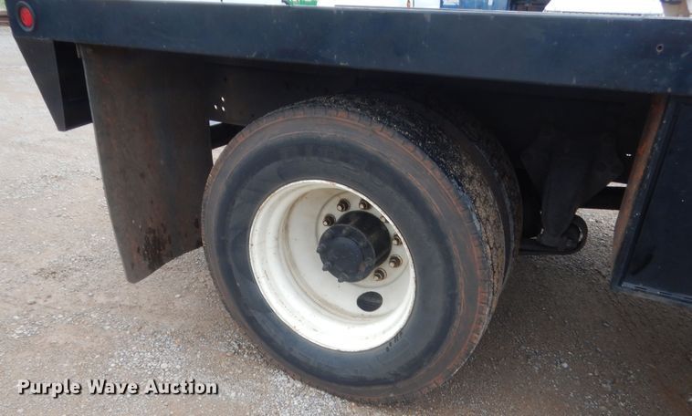 image for item IP9821 2007 Freightliner Business Class M2  flatbed truck