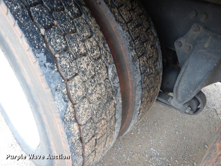 image for item IP9821 2007 Freightliner Business Class M2  flatbed truck