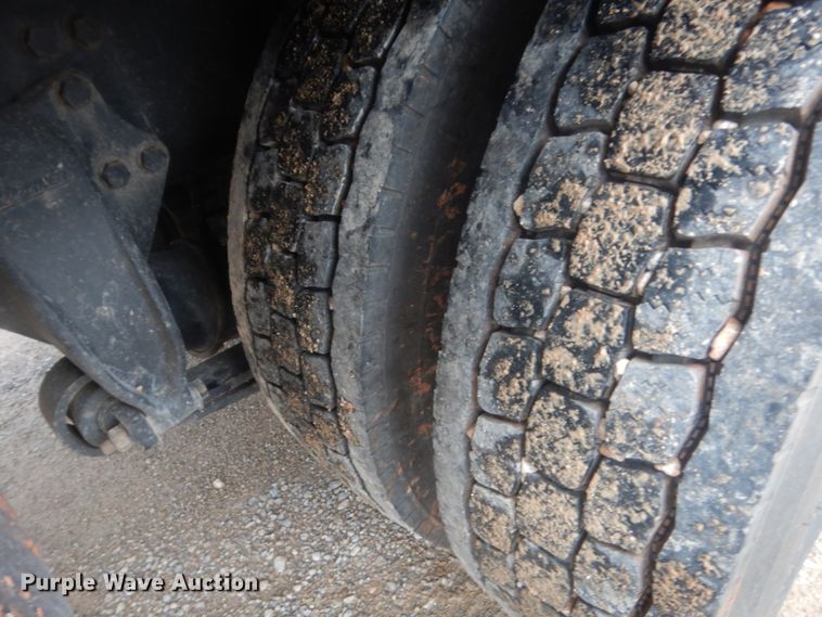 image for item IP9821 2007 Freightliner Business Class M2  flatbed truck