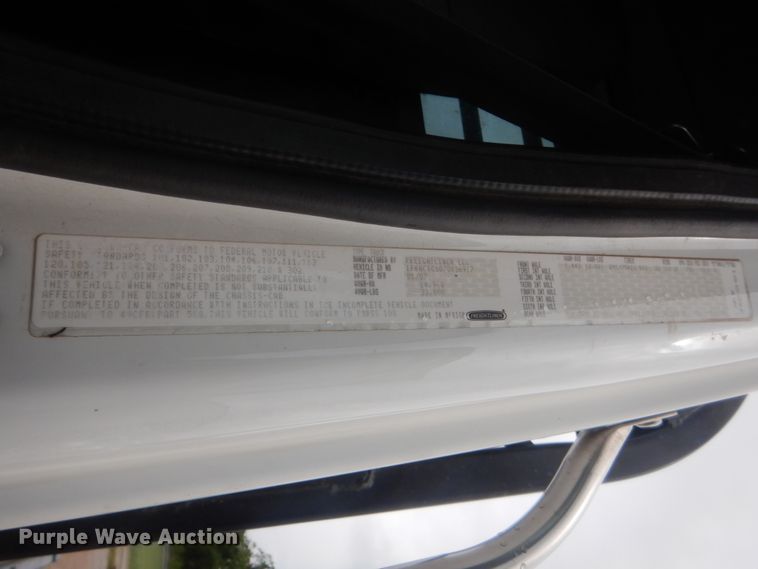 image for item IP9821 2007 Freightliner Business Class M2  flatbed truck