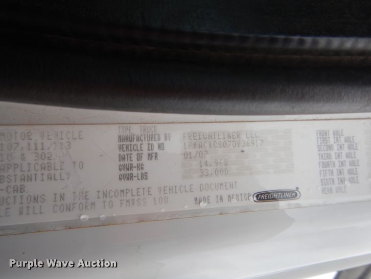 image for item IP9821 2007 Freightliner Business Class M2  flatbed truck