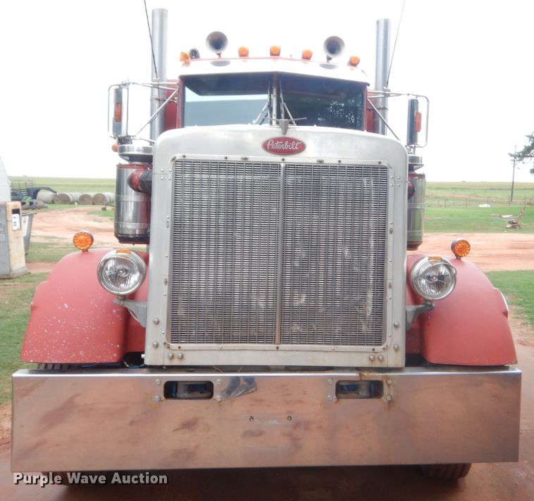 image for item IP9845 1985 Peterbilt 359  semi truck