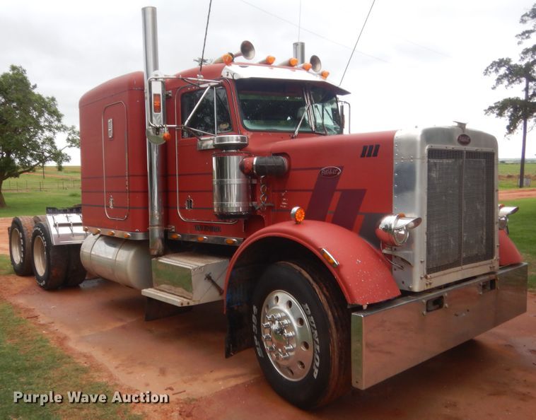 image for item IP9845 1985 Peterbilt 359  semi truck