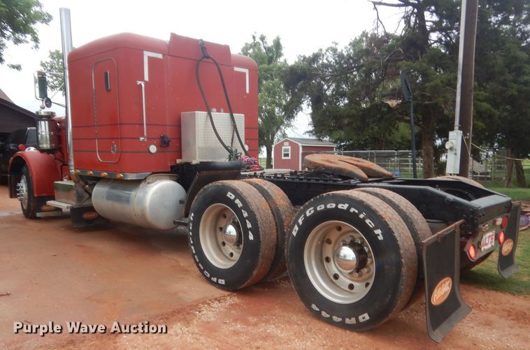 image for item IP9845 1985 Peterbilt 359  semi truck