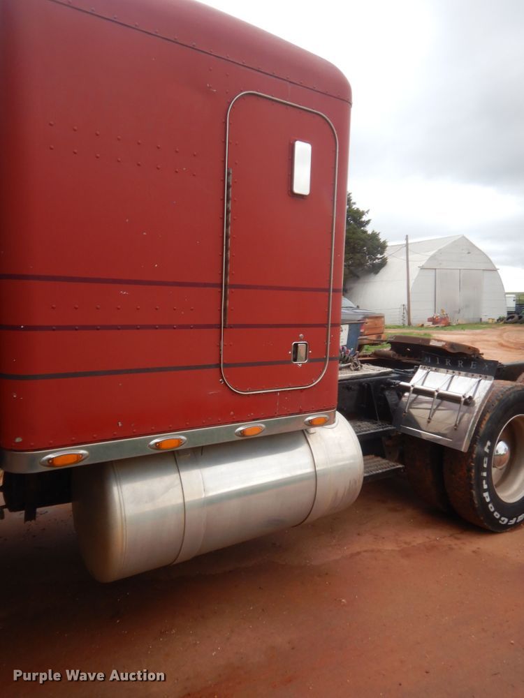 image for item IP9845 1985 Peterbilt 359  semi truck