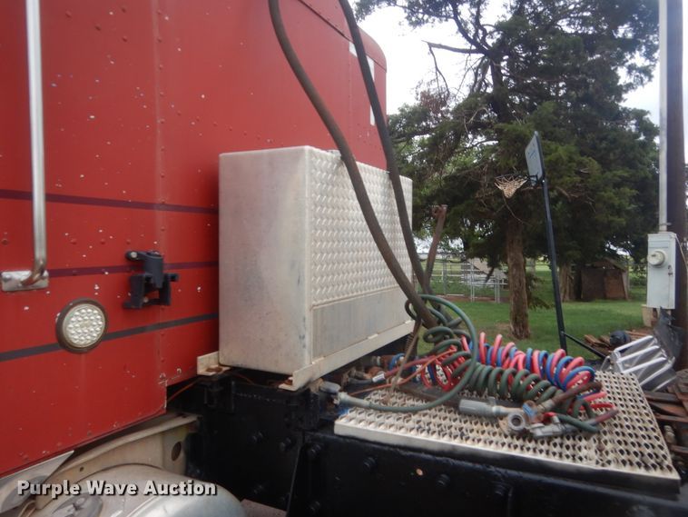 image for item IP9845 1985 Peterbilt 359  semi truck