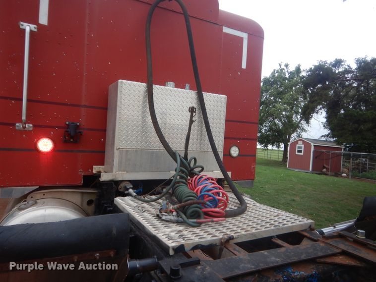 image for item IP9845 1985 Peterbilt 359  semi truck