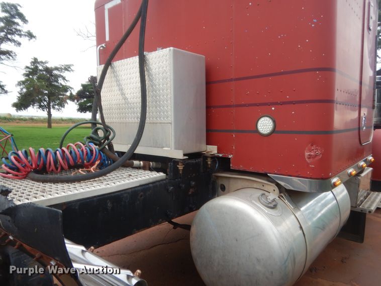 image for item IP9845 1985 Peterbilt 359  semi truck