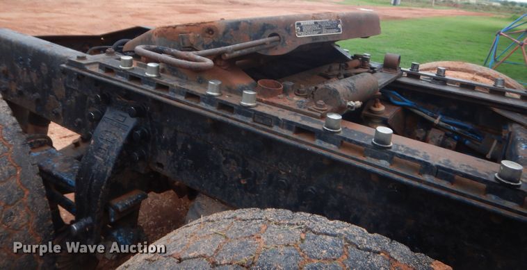 image for item IP9845 1985 Peterbilt 359  semi truck