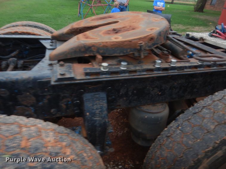 image for item IP9845 1985 Peterbilt 359  semi truck