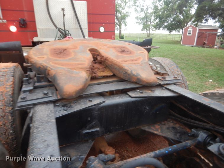 image for item IP9845 1985 Peterbilt 359  semi truck