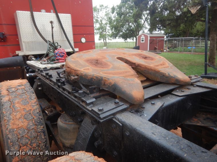 image for item IP9845 1985 Peterbilt 359  semi truck