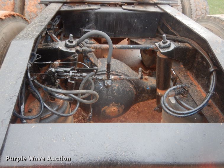 image for item IP9845 1985 Peterbilt 359  semi truck