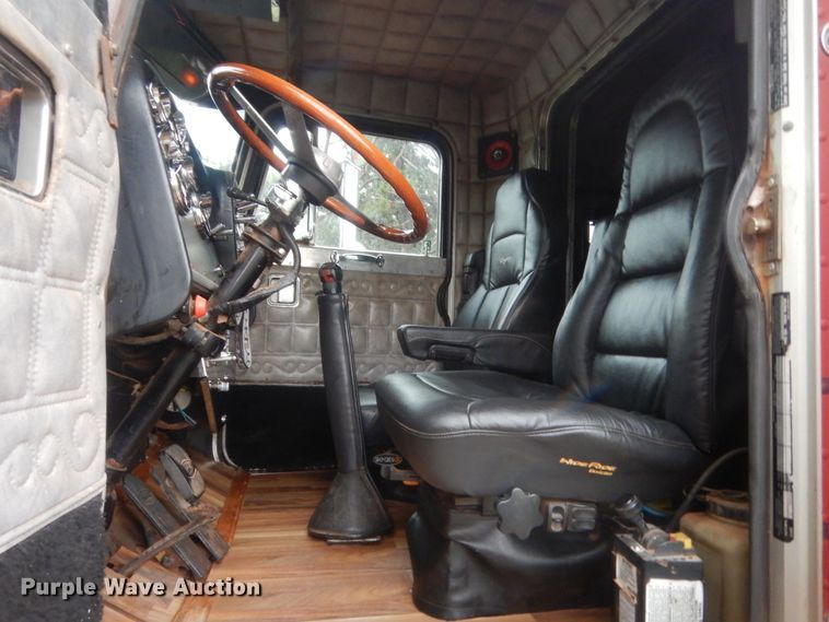 image for item IP9845 1985 Peterbilt 359  semi truck