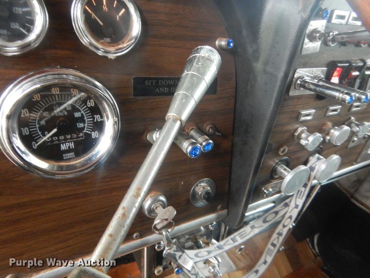 image for item IP9845 1985 Peterbilt 359  semi truck