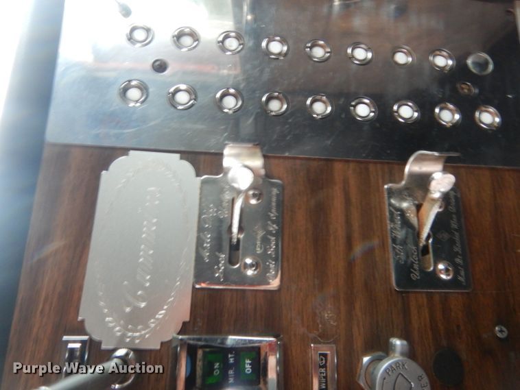 image for item IP9845 1985 Peterbilt 359  semi truck