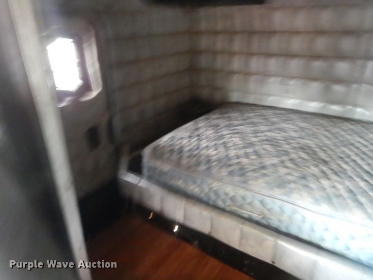 image for item IP9845 1985 Peterbilt 359  semi truck