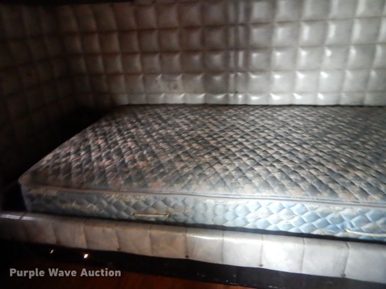 image for item IP9845 1985 Peterbilt 359  semi truck