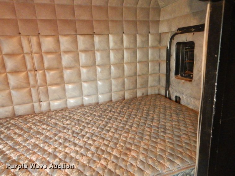 image for item IP9845 1985 Peterbilt 359  semi truck