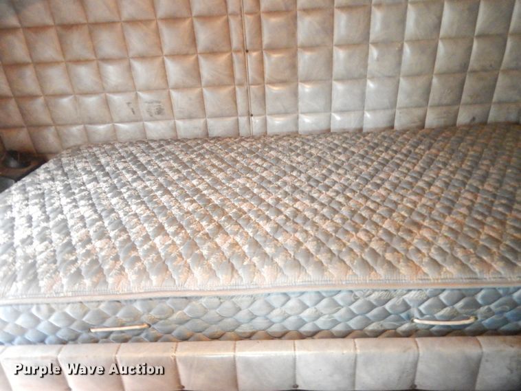 image for item IP9845 1985 Peterbilt 359  semi truck